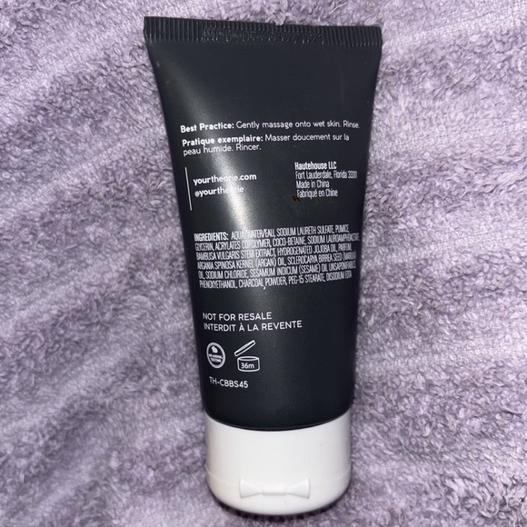 THEORIE BODY— Detoxifying Charcoal Body Scrub - Picture 2 of 2